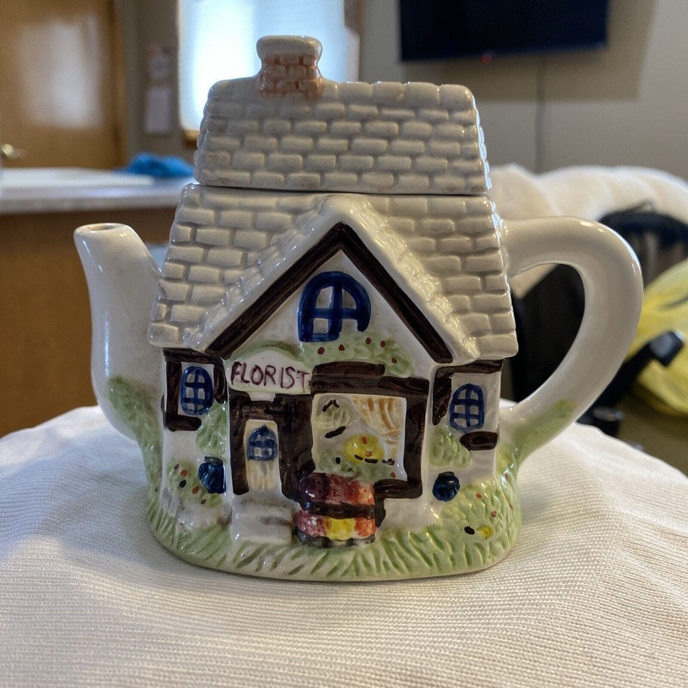 Cardinal Teapot Ceramic Hand Painted Tee Née Teapots Florists Shop 1993